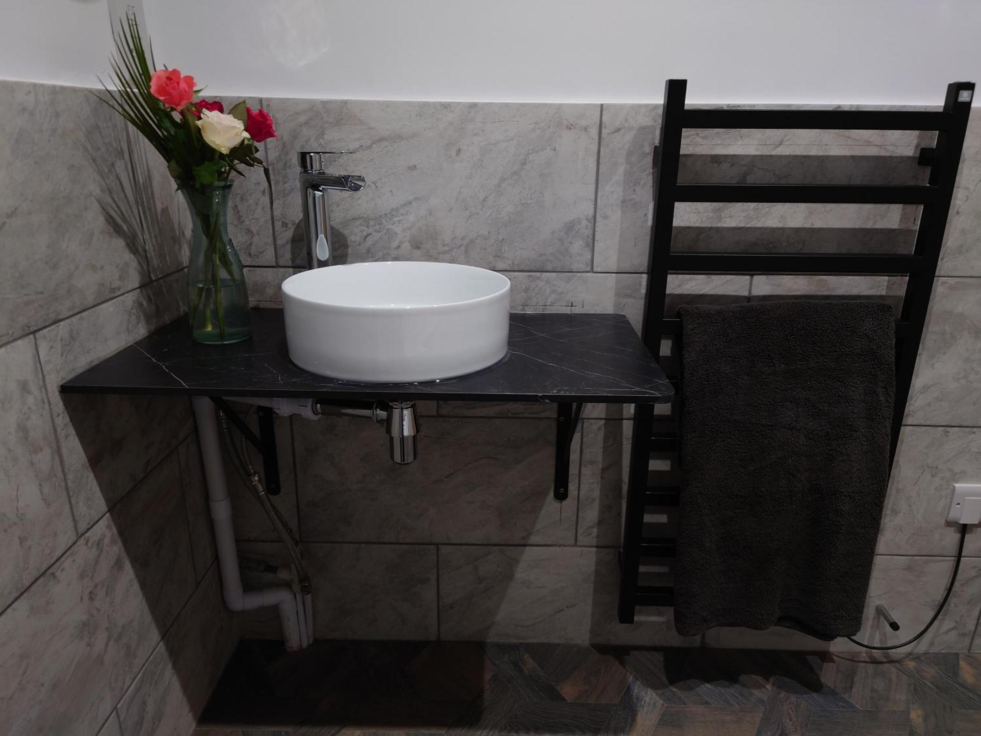 Newly Renovated 2-Bed Bungalow Bath Exterior foto